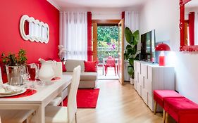 Red Chic Roma